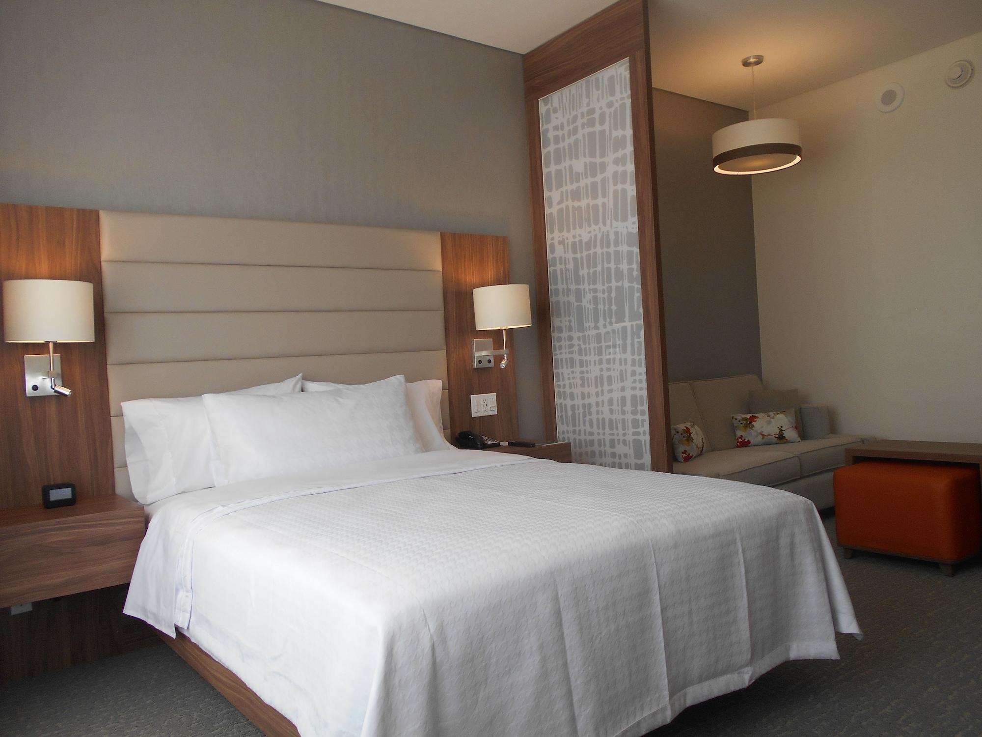 โฮมวูด สวีท บาย ฮิลตัน ซิเลา แอร์พอร์ต Hotel ภายนอก รูปภาพ