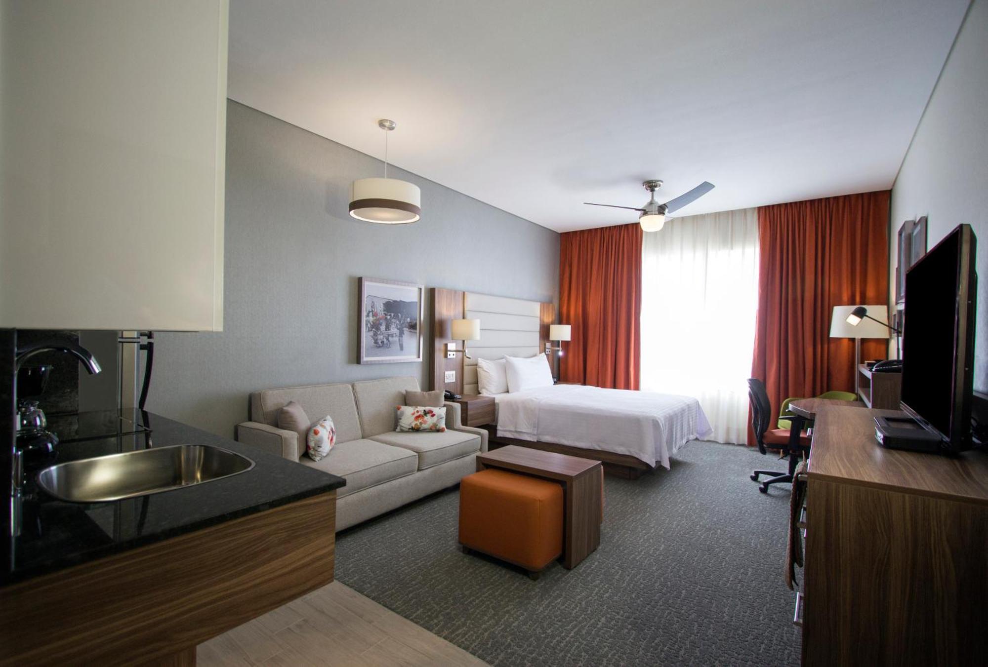 โฮมวูด สวีท บาย ฮิลตัน ซิเลา แอร์พอร์ต Hotel ภายนอก รูปภาพ