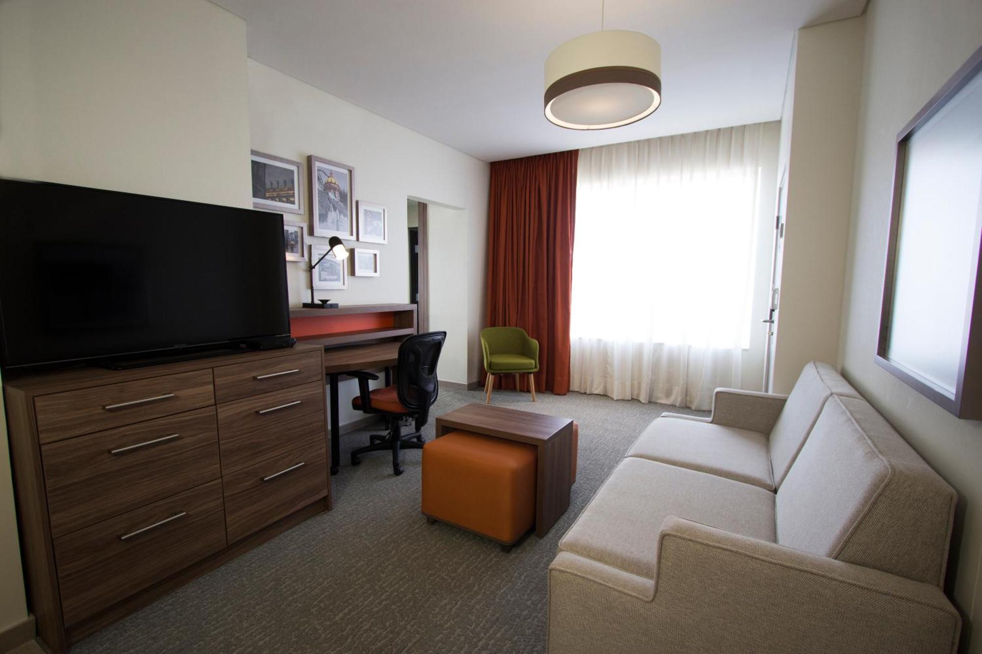 โฮมวูด สวีท บาย ฮิลตัน ซิเลา แอร์พอร์ต Hotel ภายนอก รูปภาพ