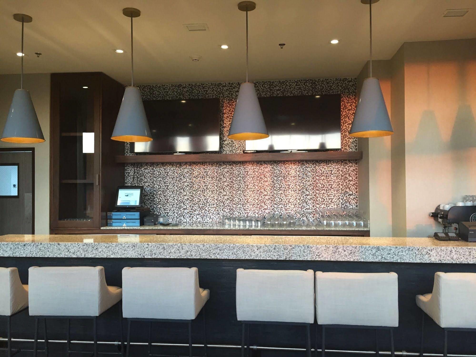 โฮมวูด สวีท บาย ฮิลตัน ซิเลา แอร์พอร์ต Hotel ภายนอก รูปภาพ